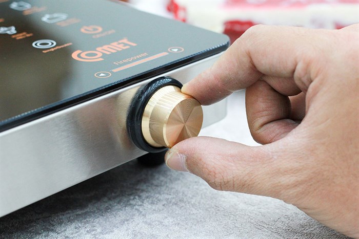 Bếp hồng ngoại Comet CM5558 Màu Đen