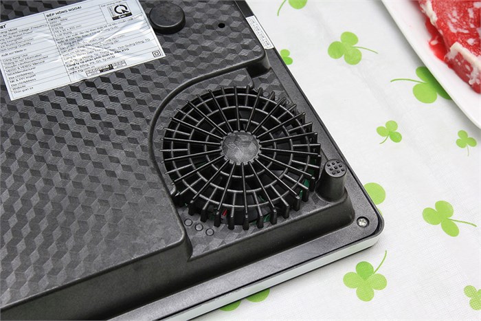 Bếp hồng ngoại Comet CM5536 Màu Đen