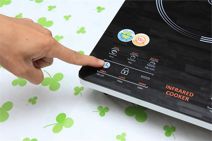 Bếp hồng ngoại Comet CM5536 Màu Đen