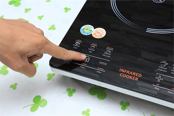 Bếp hồng ngoại Comet CM5536 Màu Đen