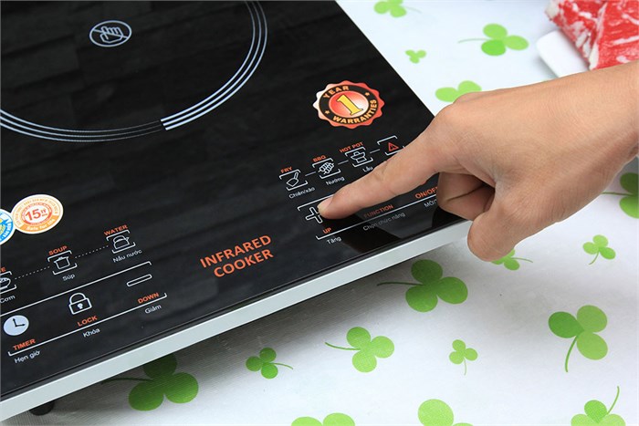 Bếp hồng ngoại Comet CM5536 Màu Đen