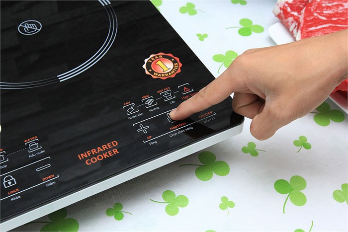 Bếp hồng ngoại Comet CM5536 Màu Đen