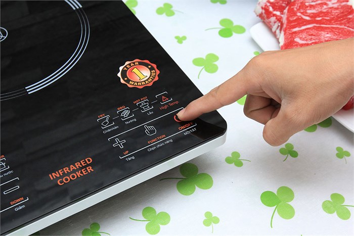 Bếp hồng ngoại Comet CM5536 Màu Đen