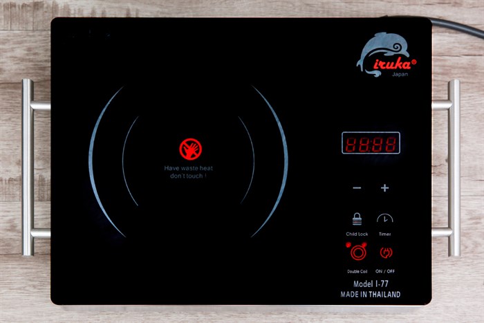 Bếp hồng ngoại Iruka I-77 Màu Đen
