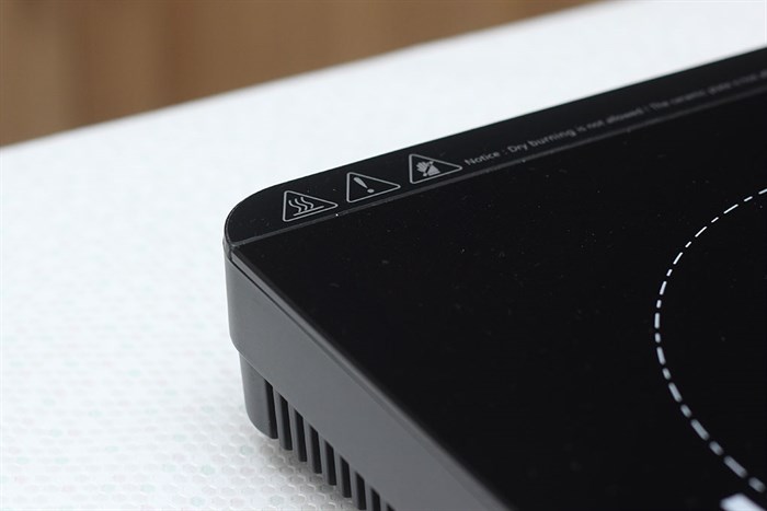 Bếp hồng ngoại Whirlpool ACT203/BLV Màu Đen