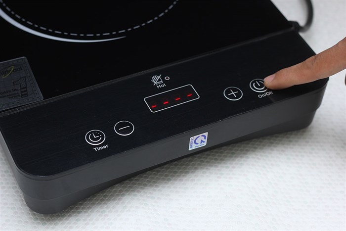 Bếp hồng ngoại Whirlpool ACT203/BLV Màu Đen