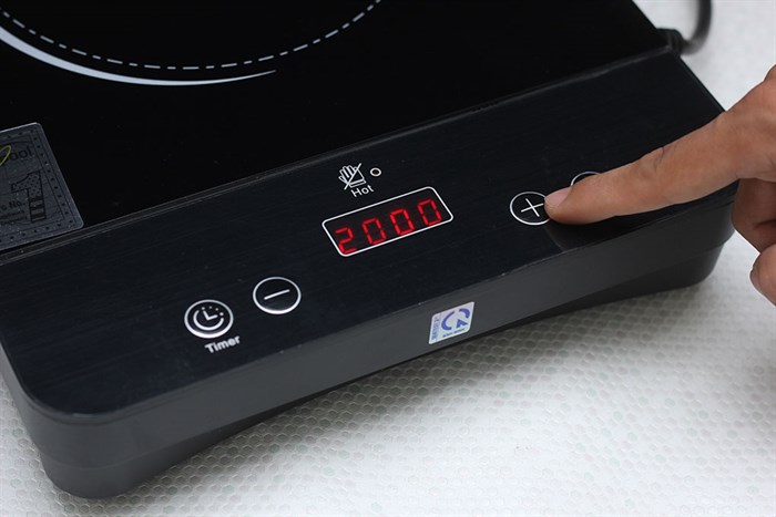 Bếp hồng ngoại Whirlpool ACT203/BLV Màu Đen