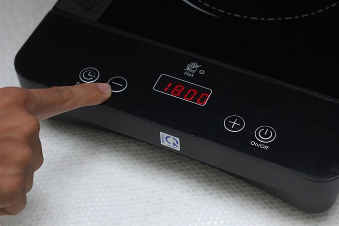 Bếp hồng ngoại Whirlpool ACT203/BLV Màu Đen