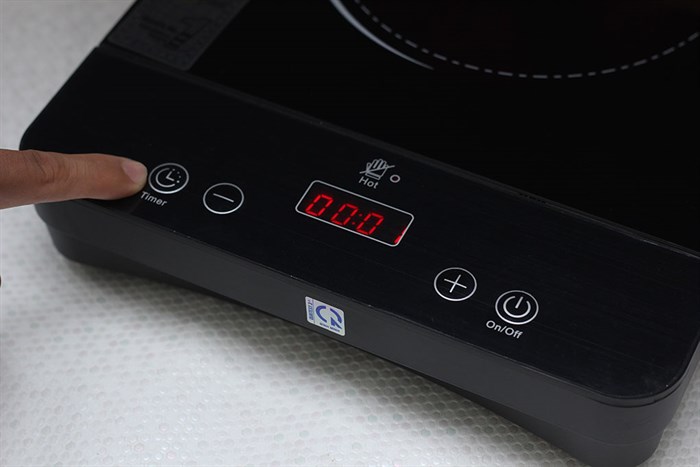Bếp hồng ngoại Whirlpool ACT203/BLV Màu Đen