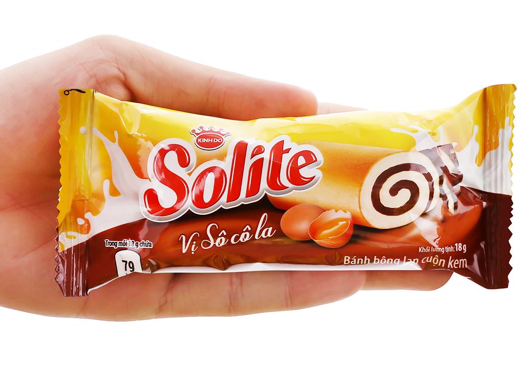 Bánh bông lan cuộn kem socola và lá dứa Solite hộp 360g 4