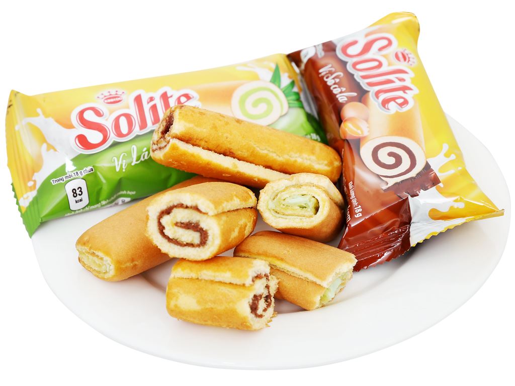 Bánh bông lan cuộn kem socola và lá dứa Solite hộp 360g 5