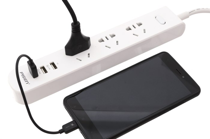 Ổ cắm điện 3 USB 3 lỗ 1.8m Pisen 303 Màu Trắng