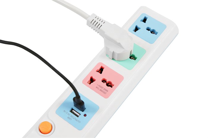 Ổ cắm điện Comet 3 lỗ 2 USB 3m CES5303 Màu Trắng