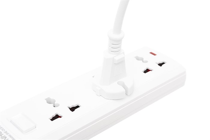 Ổ cắm điện Sunhouse 3 lỗ 2.5m SHE OC6-3P Màu Trắng