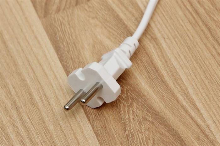 Ổ cắm điện Điện Quang 3 lỗ 2m 002A-02 Màu Trắng