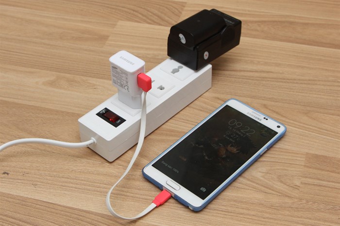 Ổ cắm điện Điện Quang 3 lỗ 2m 002A-02 Màu Trắng