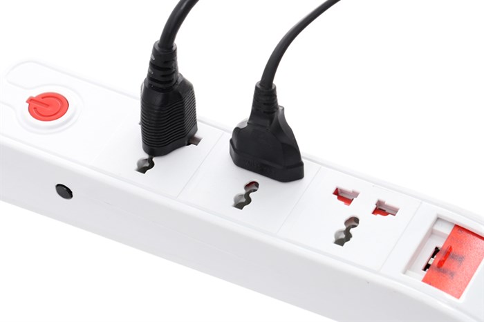 Ổ cắm điện Điện Quang 3 lỗ 2 USB 2m DBW103USB Màu Trắng