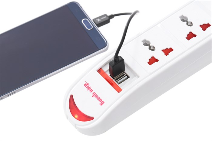 Ổ cắm Điện Quang 3 lỗ 2 USB 5m DBW103USB Màu Trắng
