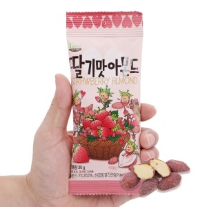 Hạt hạnh nhân tẩm dâu tây Tom's Farm gói 30g