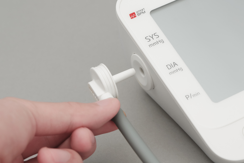Máy đo huyết áp bắp tay điện tử Yuwell YE660E Màu Trắng