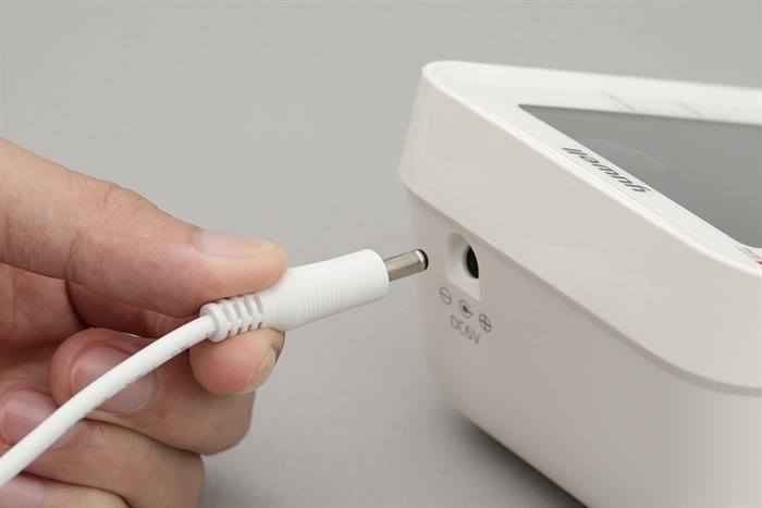 Máy đo huyết áp bắp tay điện tử Yuwell YE650A Màu Trắng