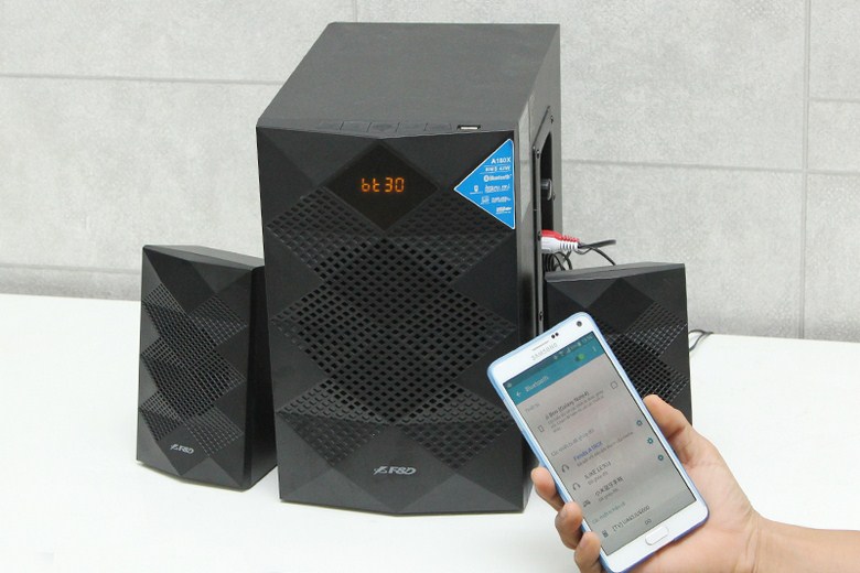 Công nghệ Bluetooth 4.0 cho khoảng cách kết nối lên đến 15 m
