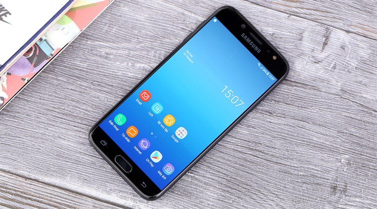 Điện thoại Samsung Galaxy J7 Pro