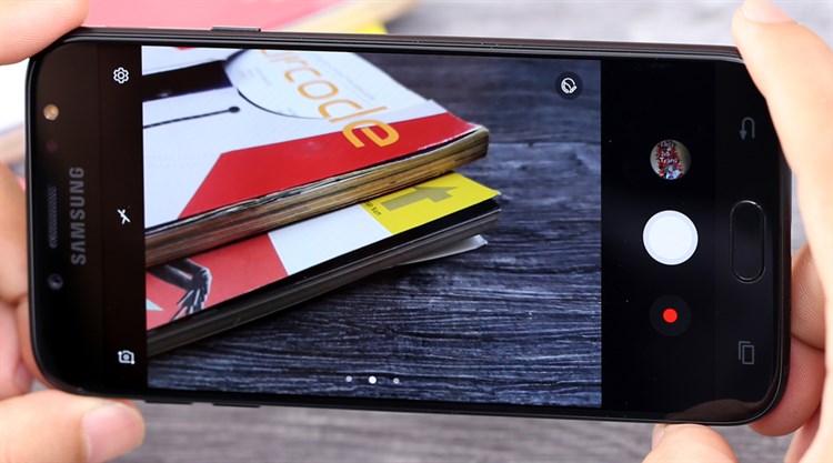 Điện thoại Samsung Galaxy J7 Pro