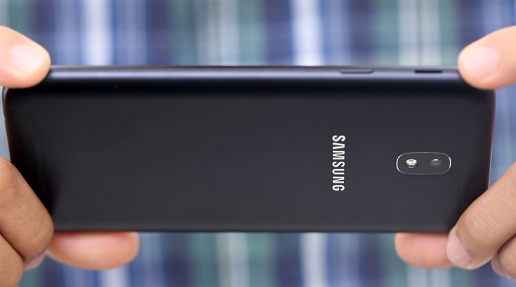 Điện thoại Samsung Galaxy J7 Pro