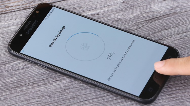 Điện thoại Samsung Galaxy J7 Pro