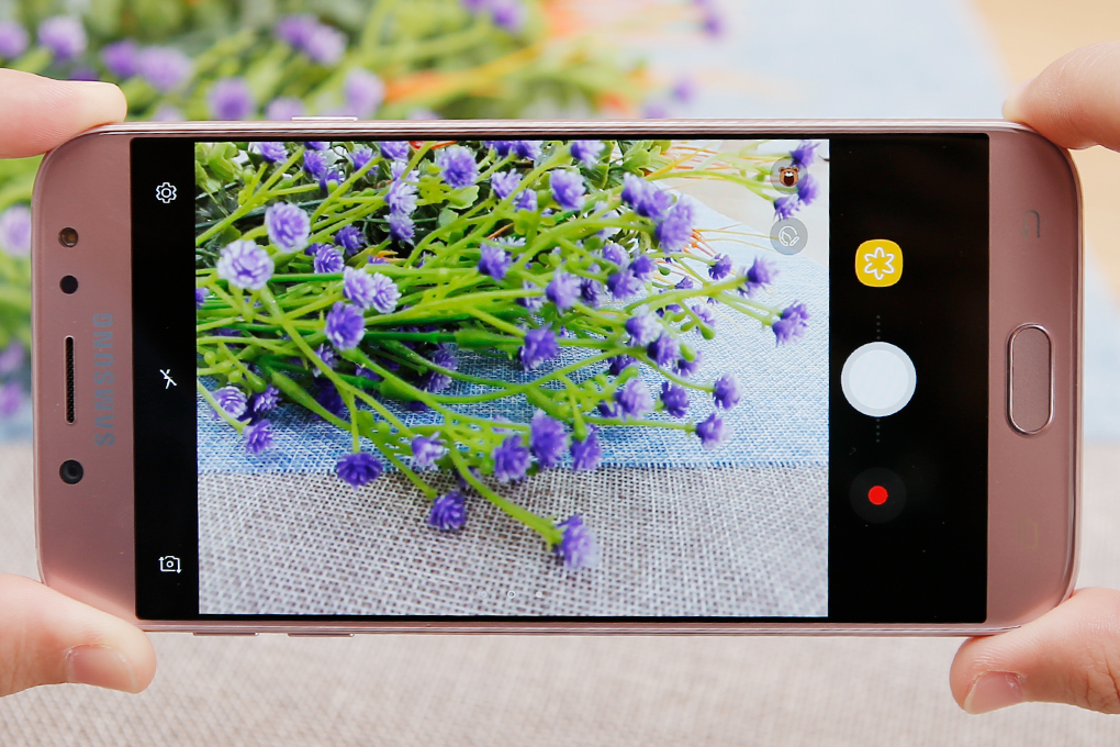 Điện thoại Samsung Galaxy J7 Pro