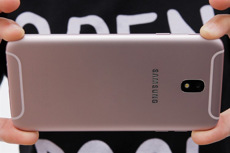 Điện thoại Samsung Galaxy J7 Pro