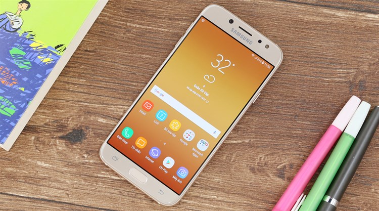 Điện thoại Samsung Galaxy J7 Pro