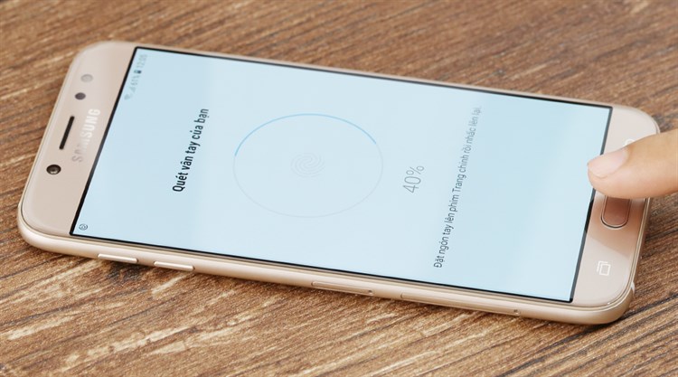 Điện thoại Samsung Galaxy J7 Pro