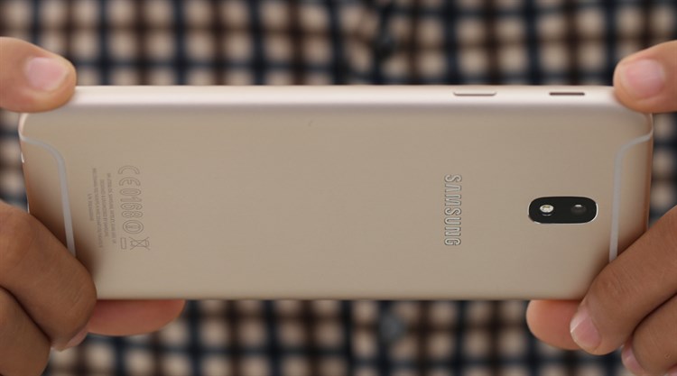 Điện thoại Samsung Galaxy J7 Pro