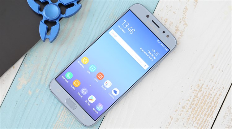 Điện thoại Samsung Galaxy J7 Pro