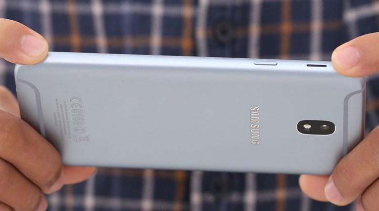 Điện thoại Samsung Galaxy J7 Pro