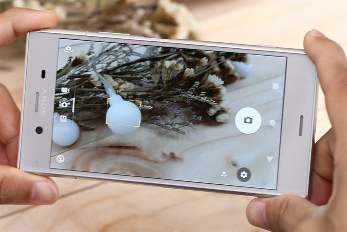Điện thoại Sony Xperia XZ1 Màu Bạc