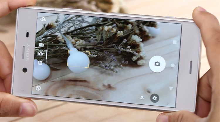 Điện thoại Sony Xperia XZ1 Màu Bạc