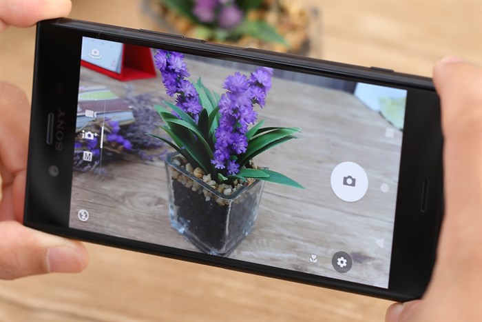 Điện thoại Sony Xperia XZ1 Màu Đen