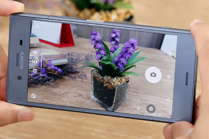 Điện thoại Sony Xperia XZ1 Màu Xanh Dương