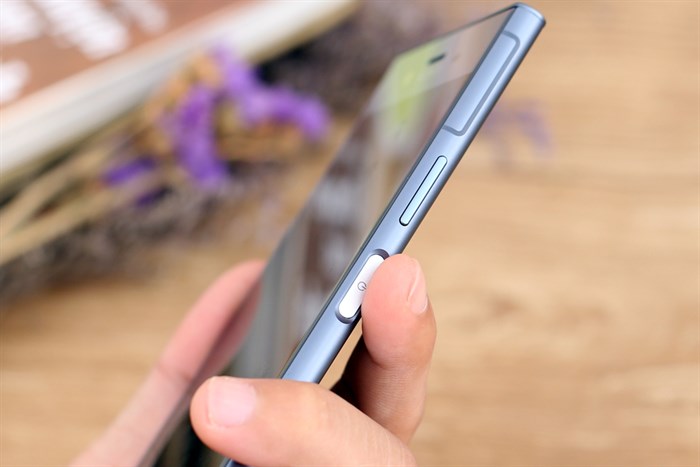 Điện thoại Sony Xperia XZ1 Màu Xanh Dương