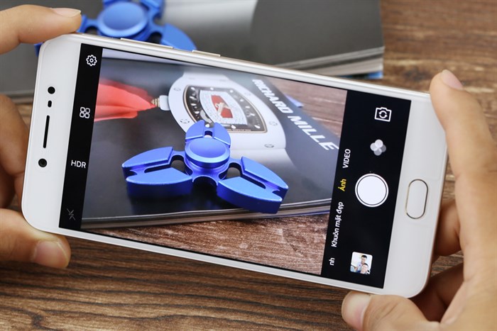 Điện thoại Vivo V5s Màu Vàng đồng