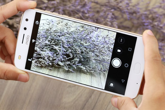 Điện thoại Motorola Moto Z2 Play