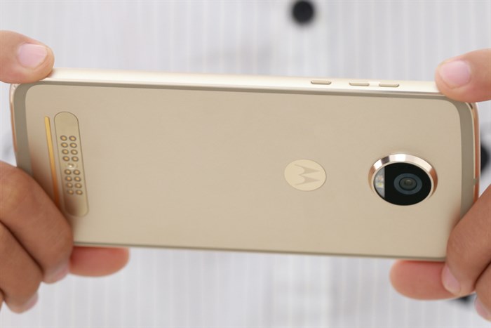 Điện thoại Motorola Moto Z2 Play