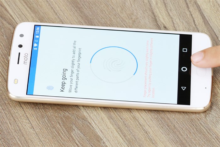 Điện thoại Motorola Moto Z2 Play