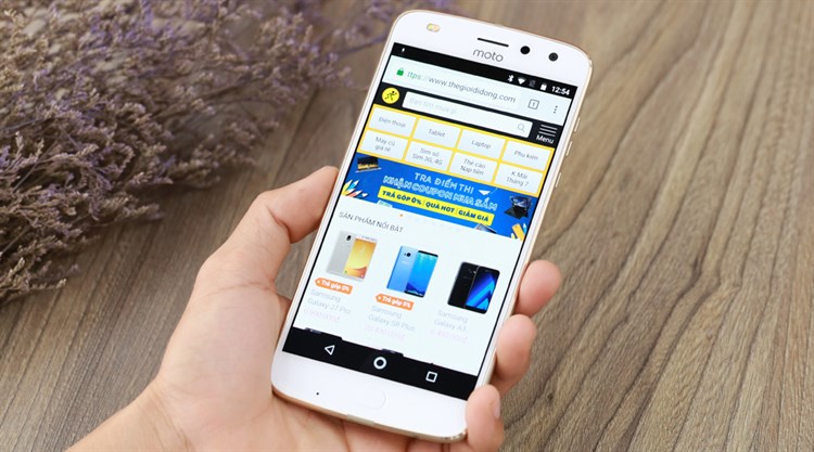 Điện thoại Motorola Moto Z2 Play