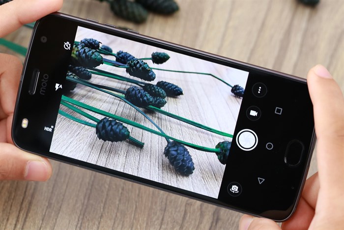 Điện thoại Motorola Moto Z2 Play