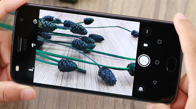 Điện thoại Motorola Moto Z2 Play