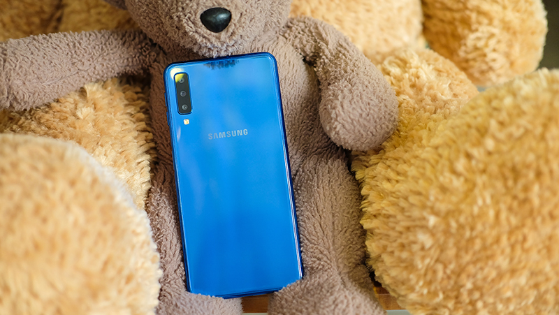 Thiết kế Äiá»n thoại Samsung Galaxy A7 2018